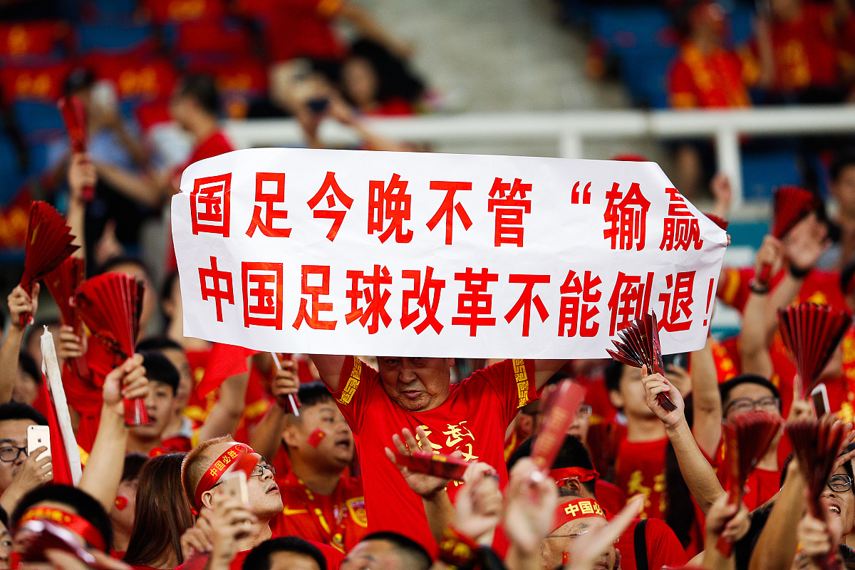 爱游戏在线-国家队赛事中绽放光芒，夺得宝贵胜利