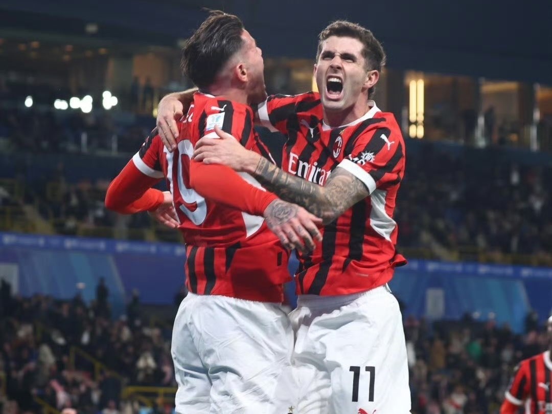 爱游戏-蒂亚戈伸援手佩里西奇，AC米兰后卫互相支持的简单介绍