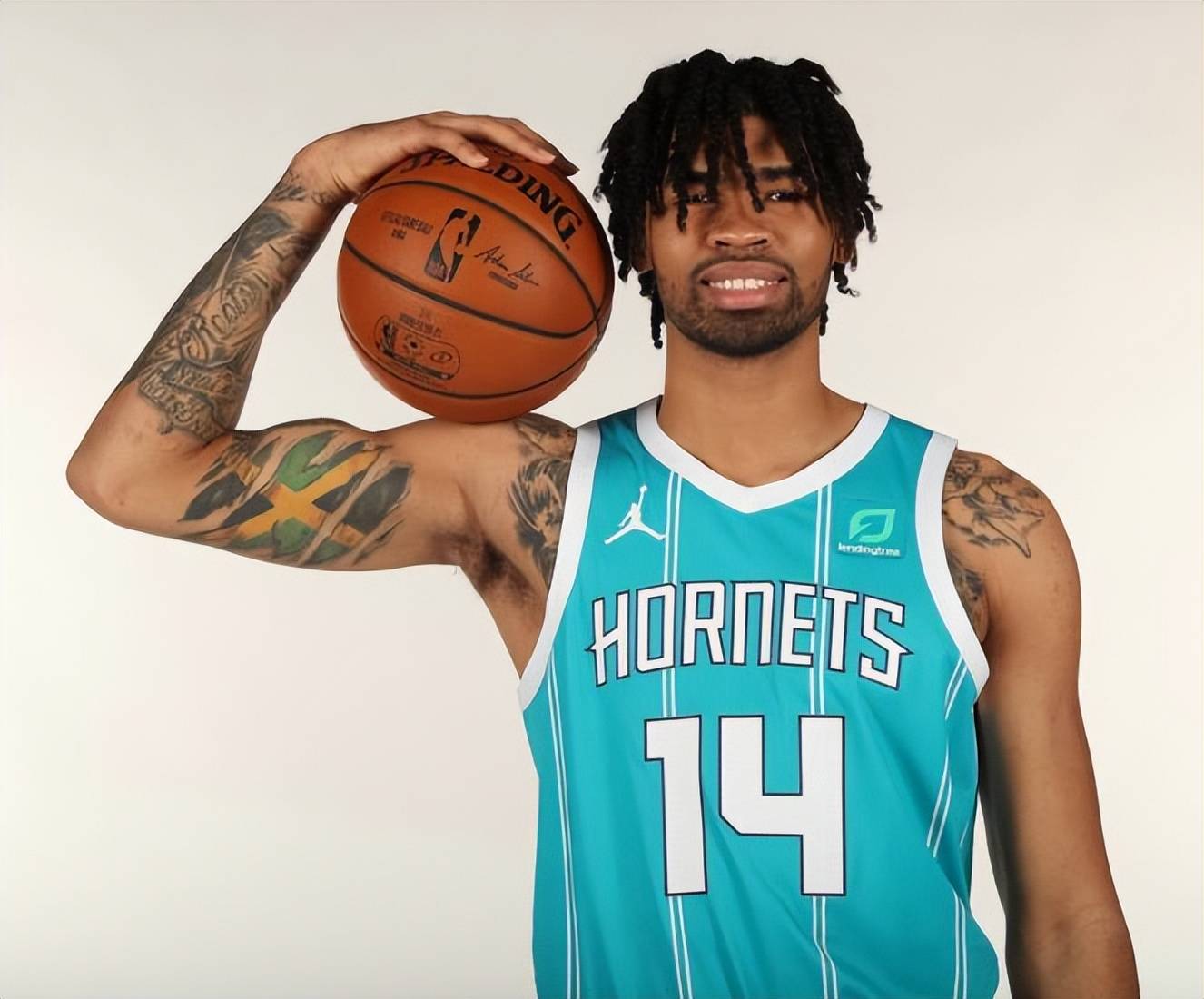 爱游戏入口-爵士长人喜获联盟最佳球员称号，表现稳定出众