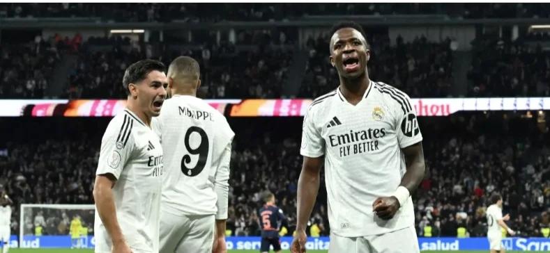 爱游戏app-挑战重重！球队面临千钧一发