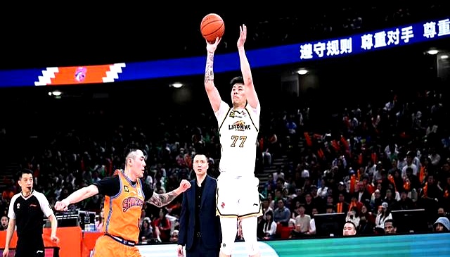 爱游戏网页版-包含深圳队险胜湖南男篮，紧张对决惊险收官的词条