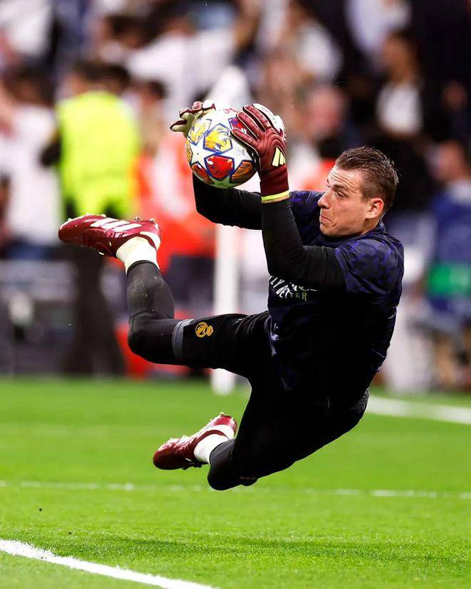 奥萨苏纳遭遇惨败,陷入保级泥潭 奥萨苏纳遭遇惨败,陷入保级泥潭