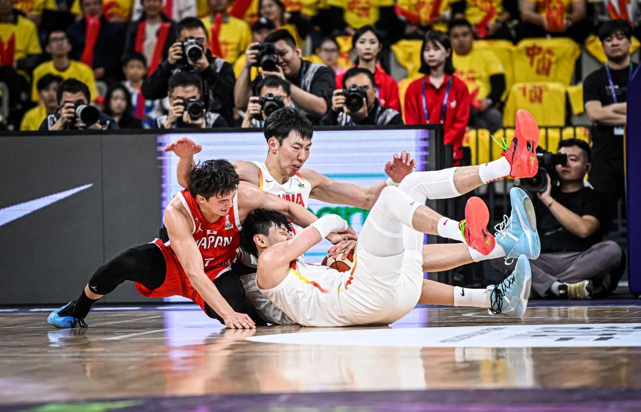 爱游戏入口-西藏男篮在比赛中逆袭，全面发力