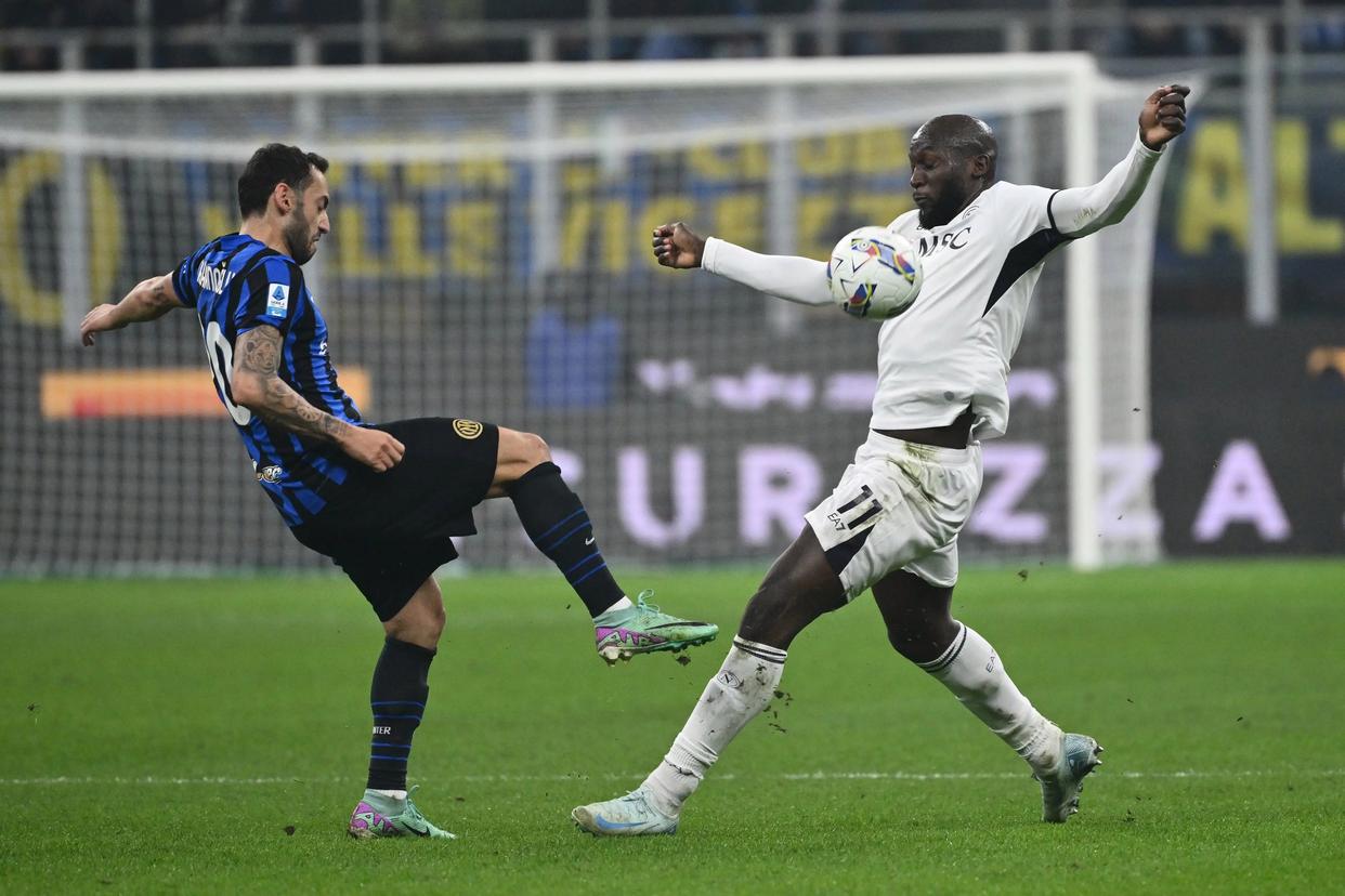 那不勒斯球队士气高涨取得连胜的简单介绍