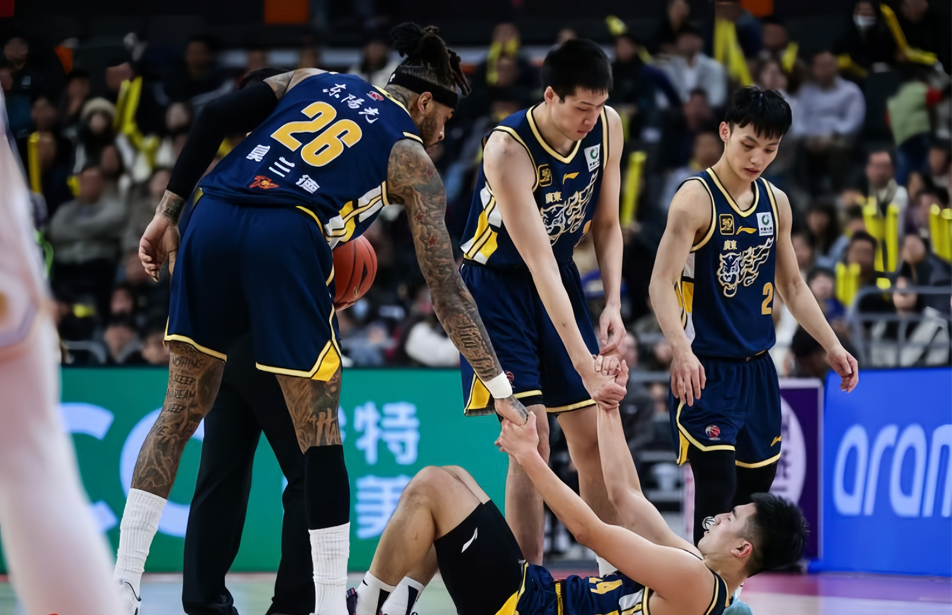 云南男篮向广东宏远队发起挑战 云南男篮向广东宏远队发起挑战