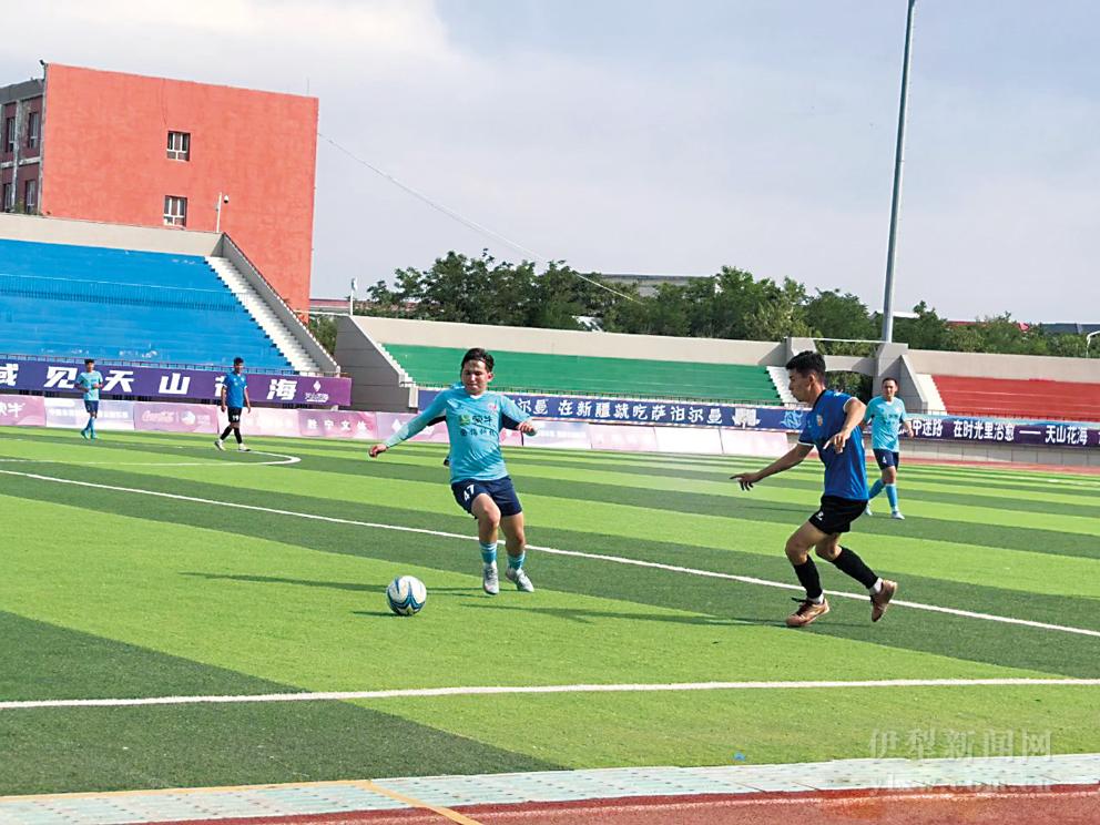 国内足球联赛一场激烈角逐引发现场观众热血