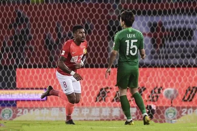 包含恒大再胜一场，稳固领先优势，夺冠在望的词条