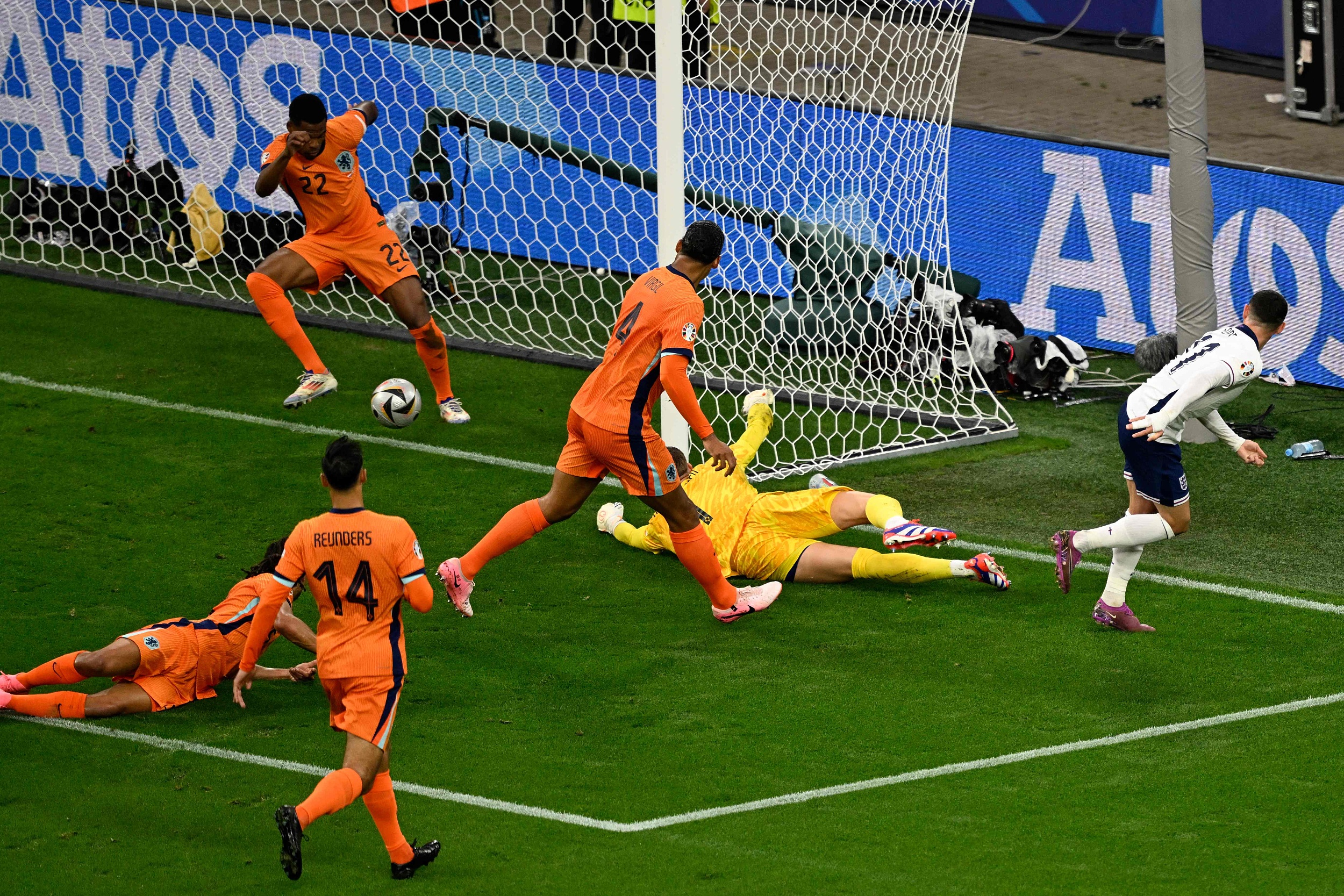 爱游戏登录-英格兰队逆转击败法国，欧国联半决赛再现英格兰的简单介绍