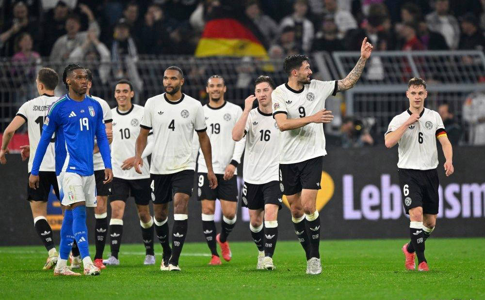 爱游戏官网-欧国联赛充满悬念，球队瞄准胜利