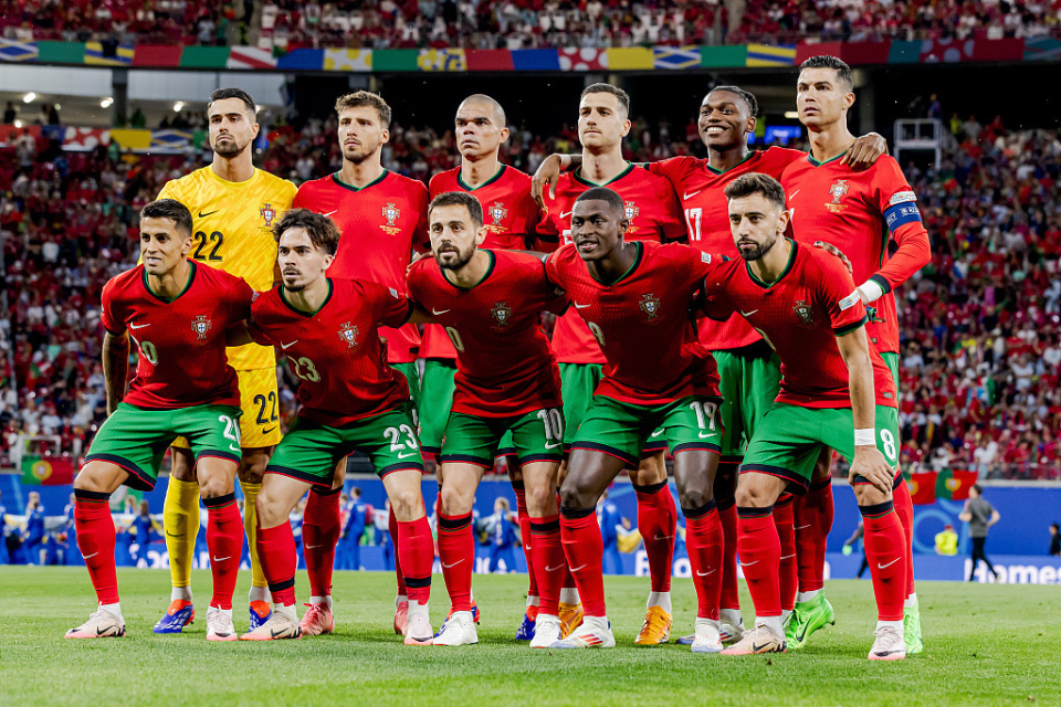 爱游戏入口-包含土耳其惊险胜葡萄牙，小组次席争夺激烈的词条