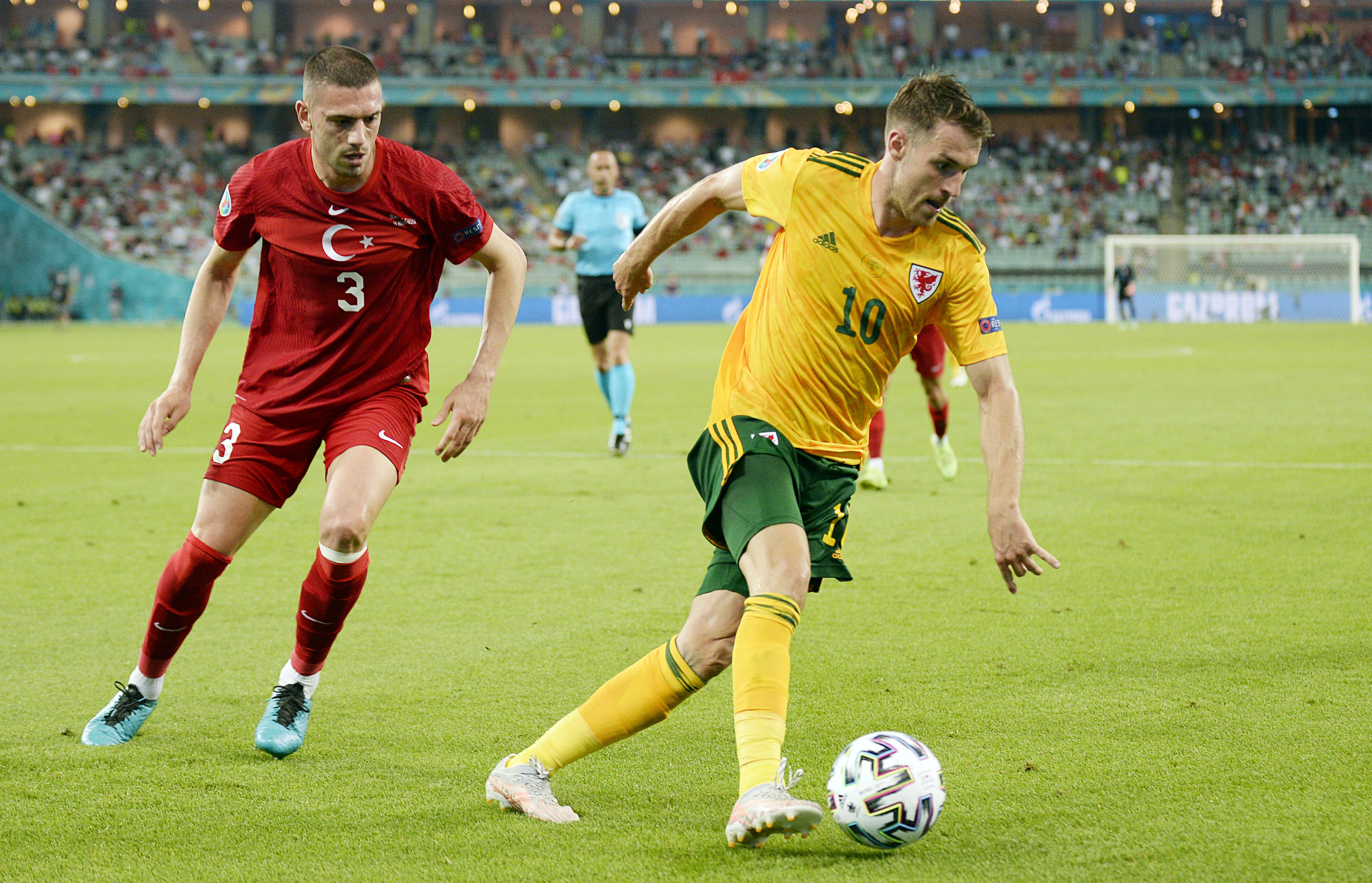 包含土耳其惊险胜葡萄牙，小组次席争夺激烈的词条