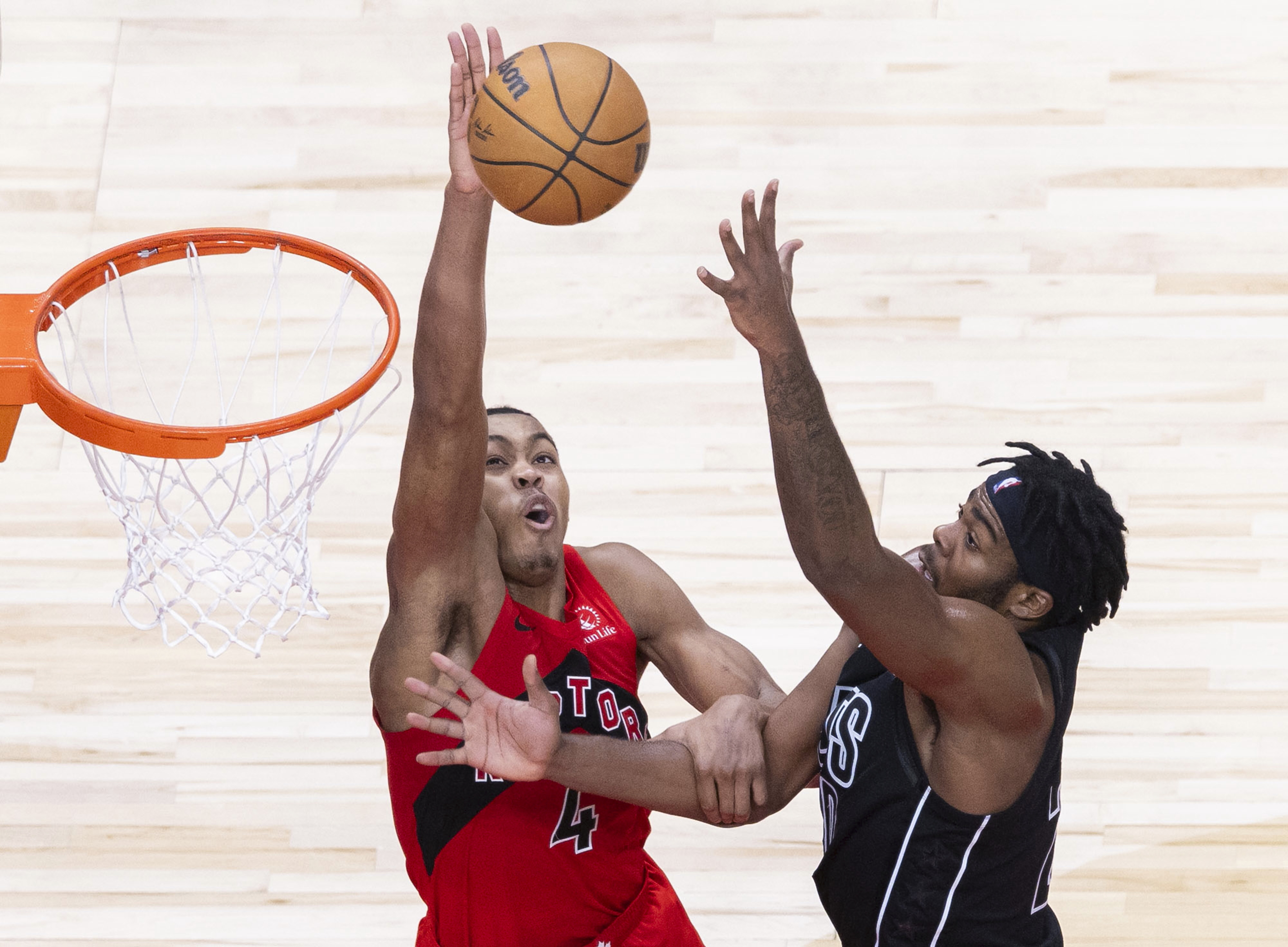 爱游戏官网入口-篮网客场惨败猛龙：缺乏整体配合成为败因