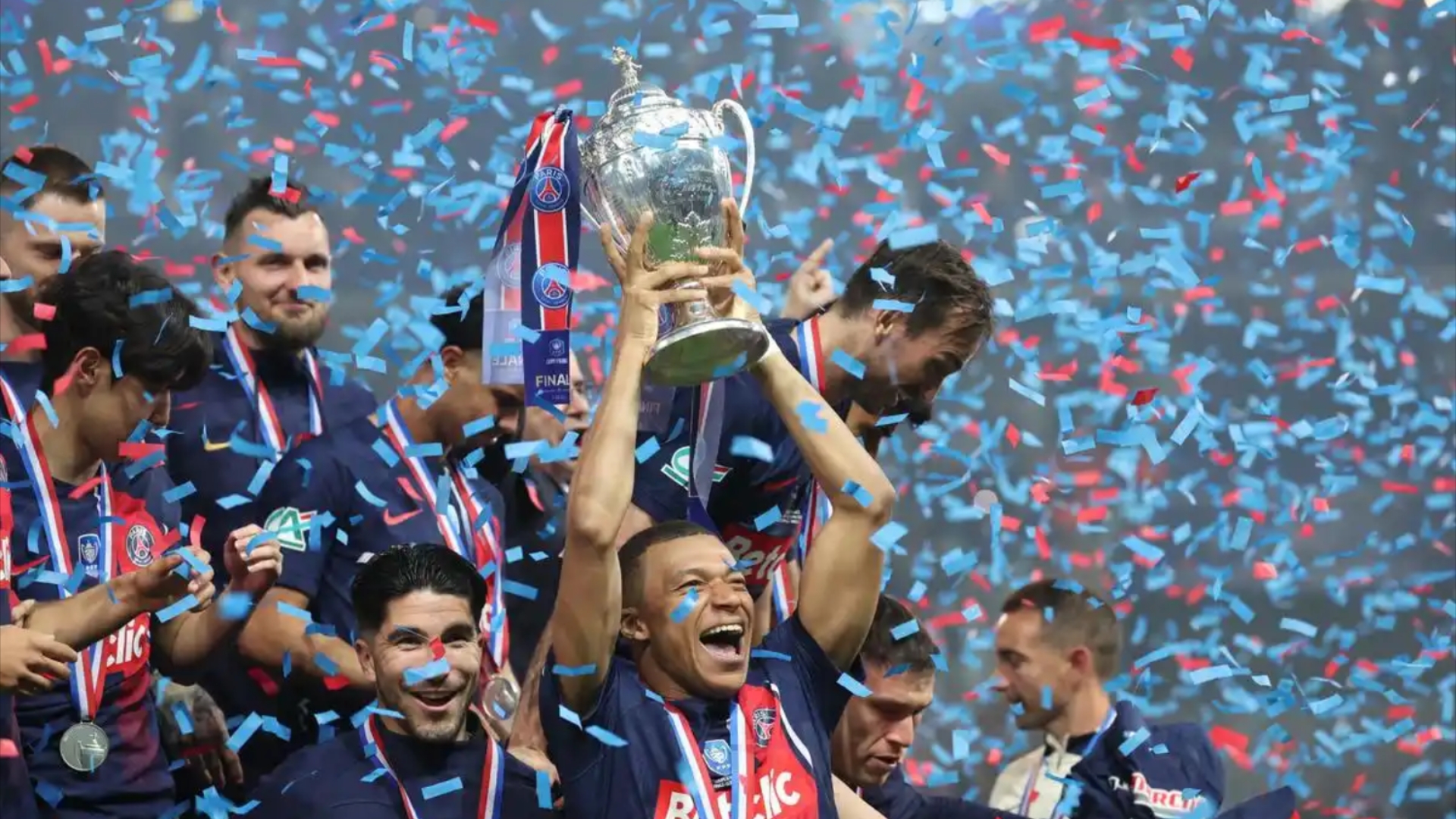 巴黎圣日耳曼前锋梅开二度,助球队连胜 巴黎圣日耳曼前锋梅开二度,助球队连胜