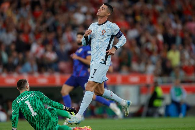 爱游戏app-葡萄牙憾平克罗地亚，C罗独自进球难怪赛后颓废的简单介绍