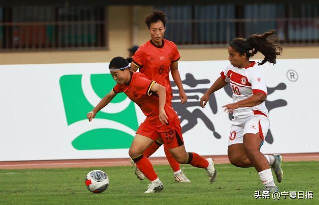 爱游戏登录-中国女足球员团队合作默契，取得胜利