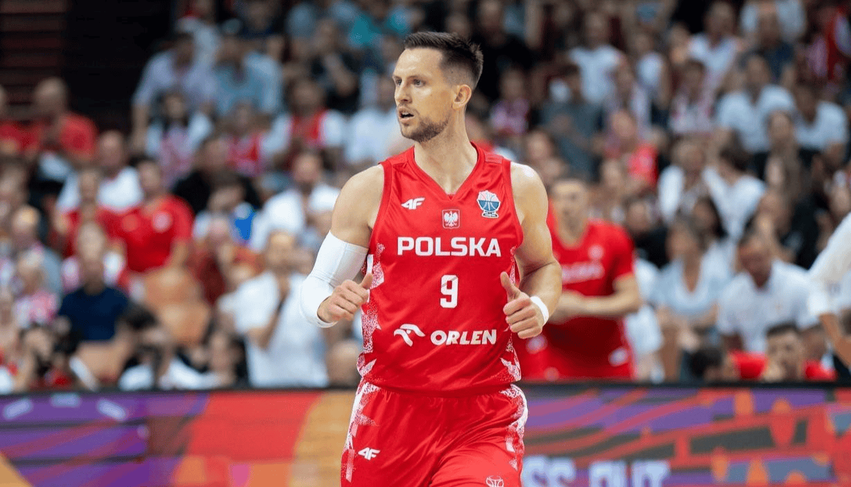 波兰队力挫北马其顿,晋级欧锦赛决赛 波兰队力挫北马其顿,晋级欧锦赛决赛