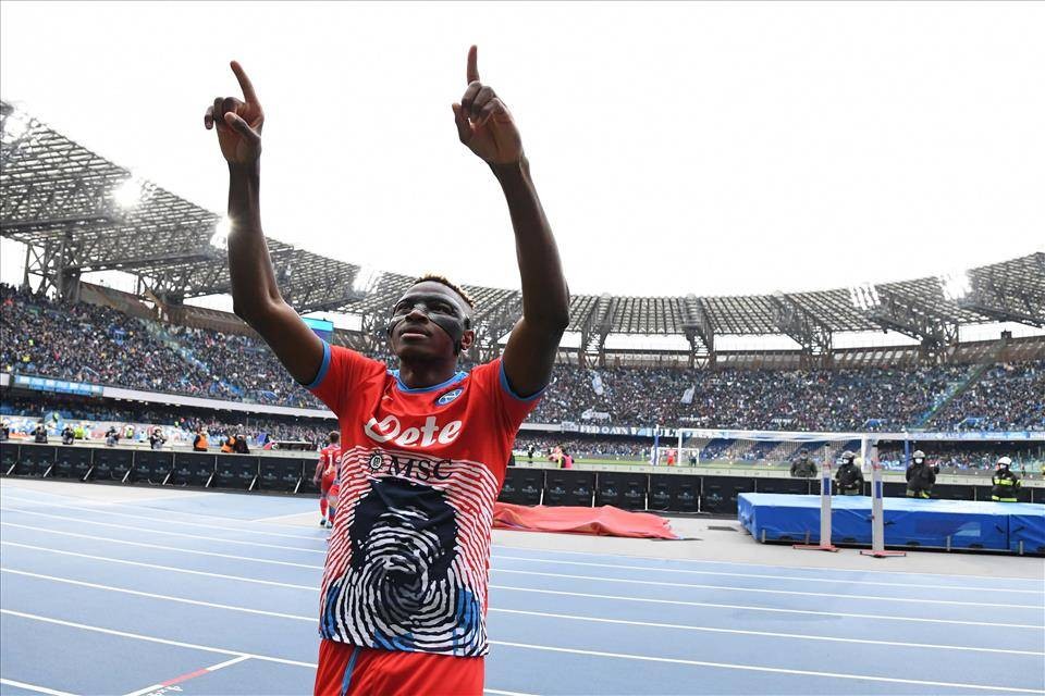 爱游戏官网-诺维奇主场胜出，提升战绩表现