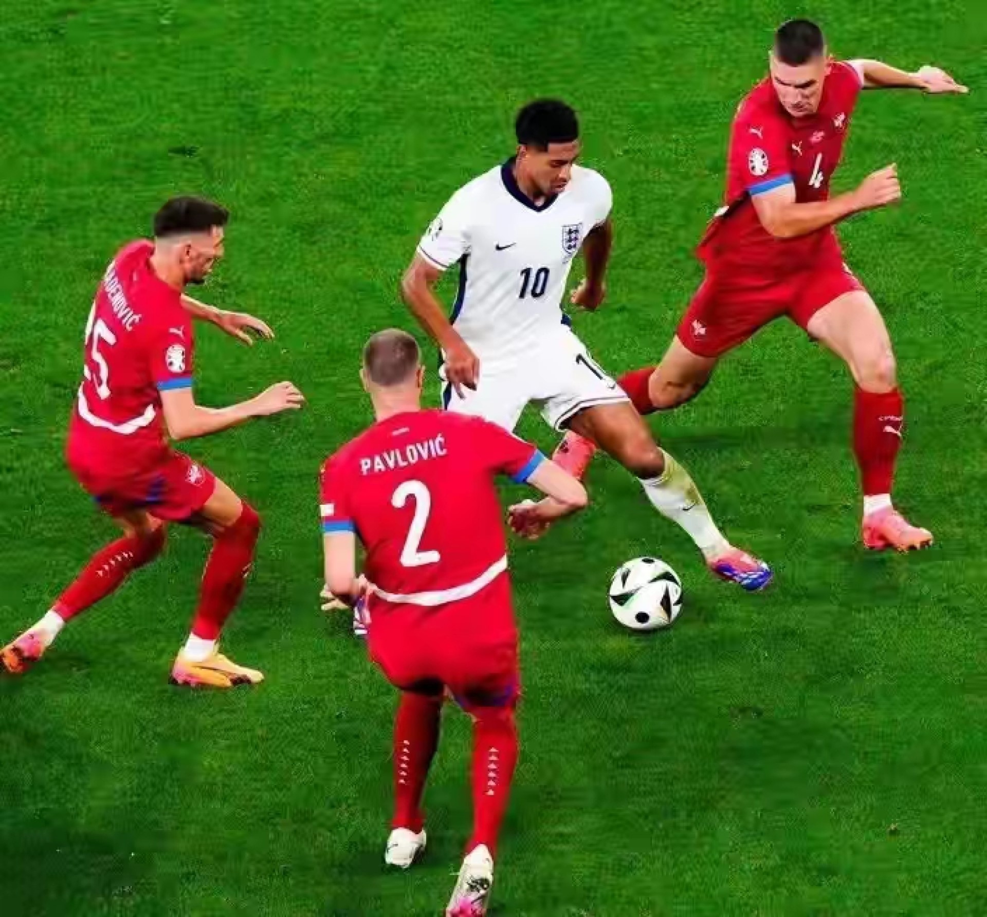 欧洲国家足球赛决胜时刻临近,各支球队备战 欧洲国家足球赛决胜时刻临近,各支球队备战