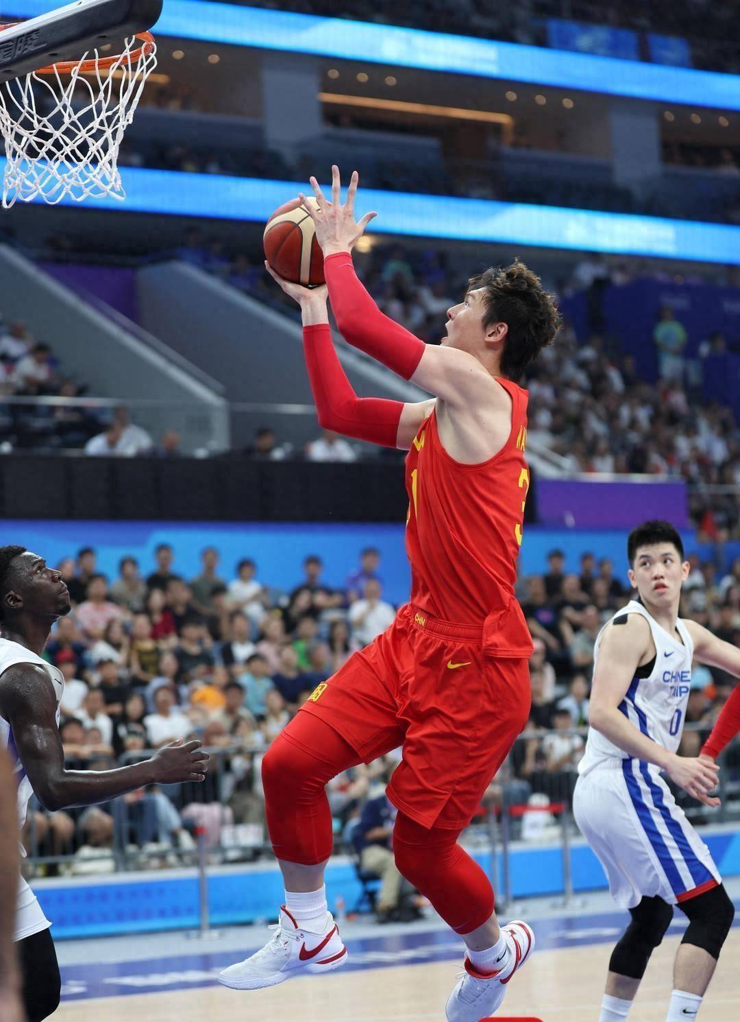 包含安徽大庆男篮士气高昂，为了取得胜利展开训练的词条