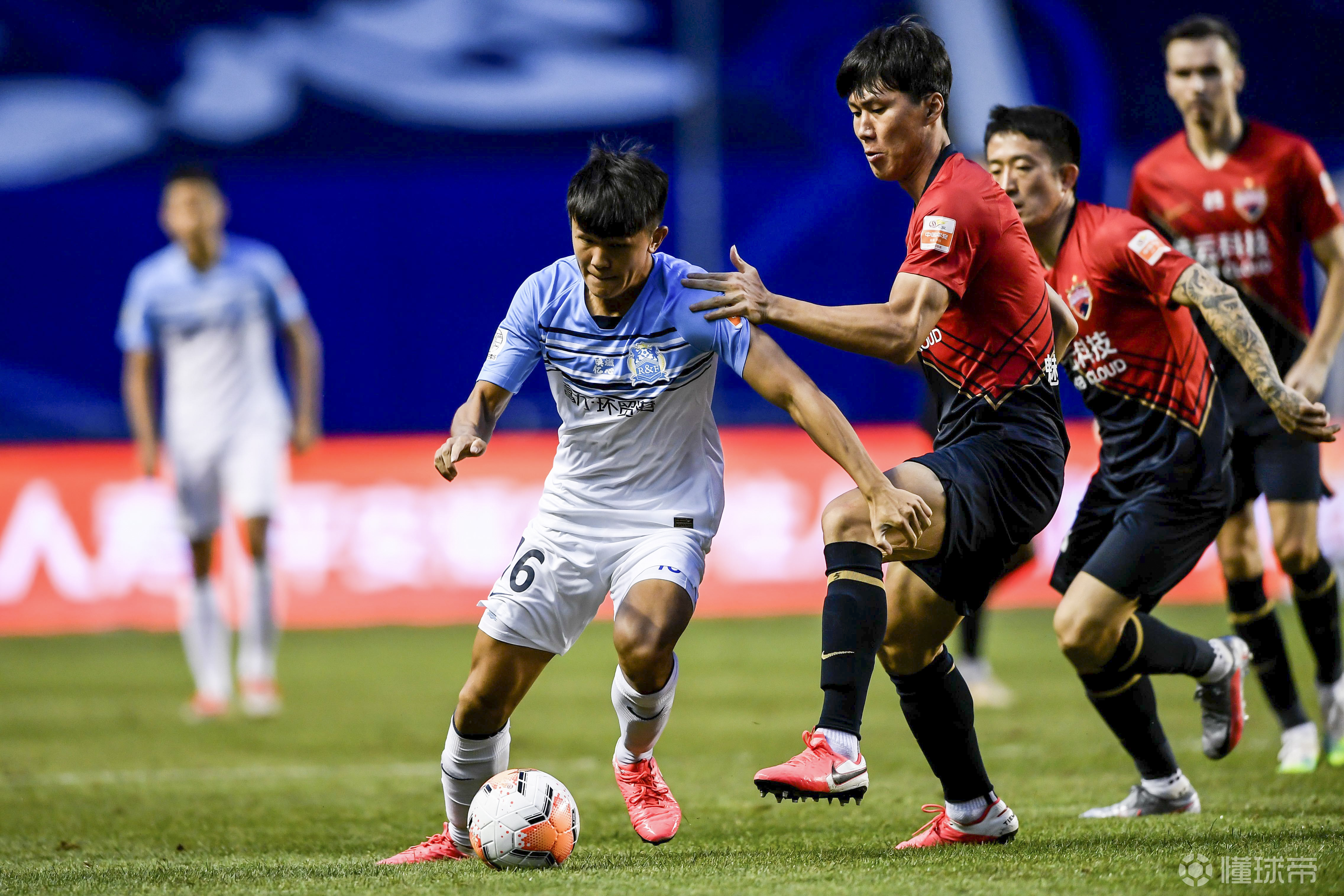 广州富力主场被深圳佳兆业逆转的简单介绍 广州富力主场被深圳佳兆业逆转的简单介绍