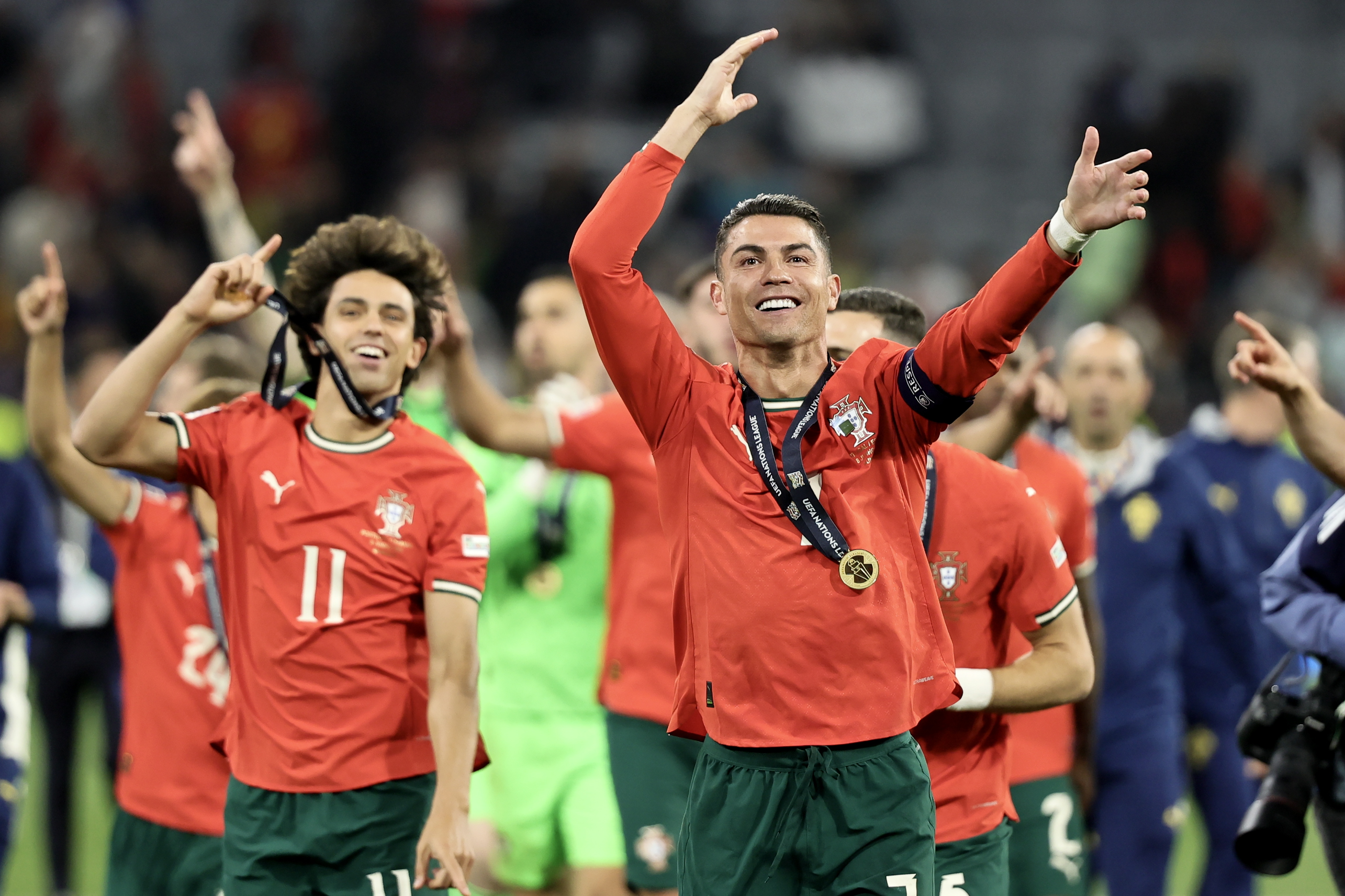 包含欧国联比赛精彩纷呈，球队实力有所侧面的词条