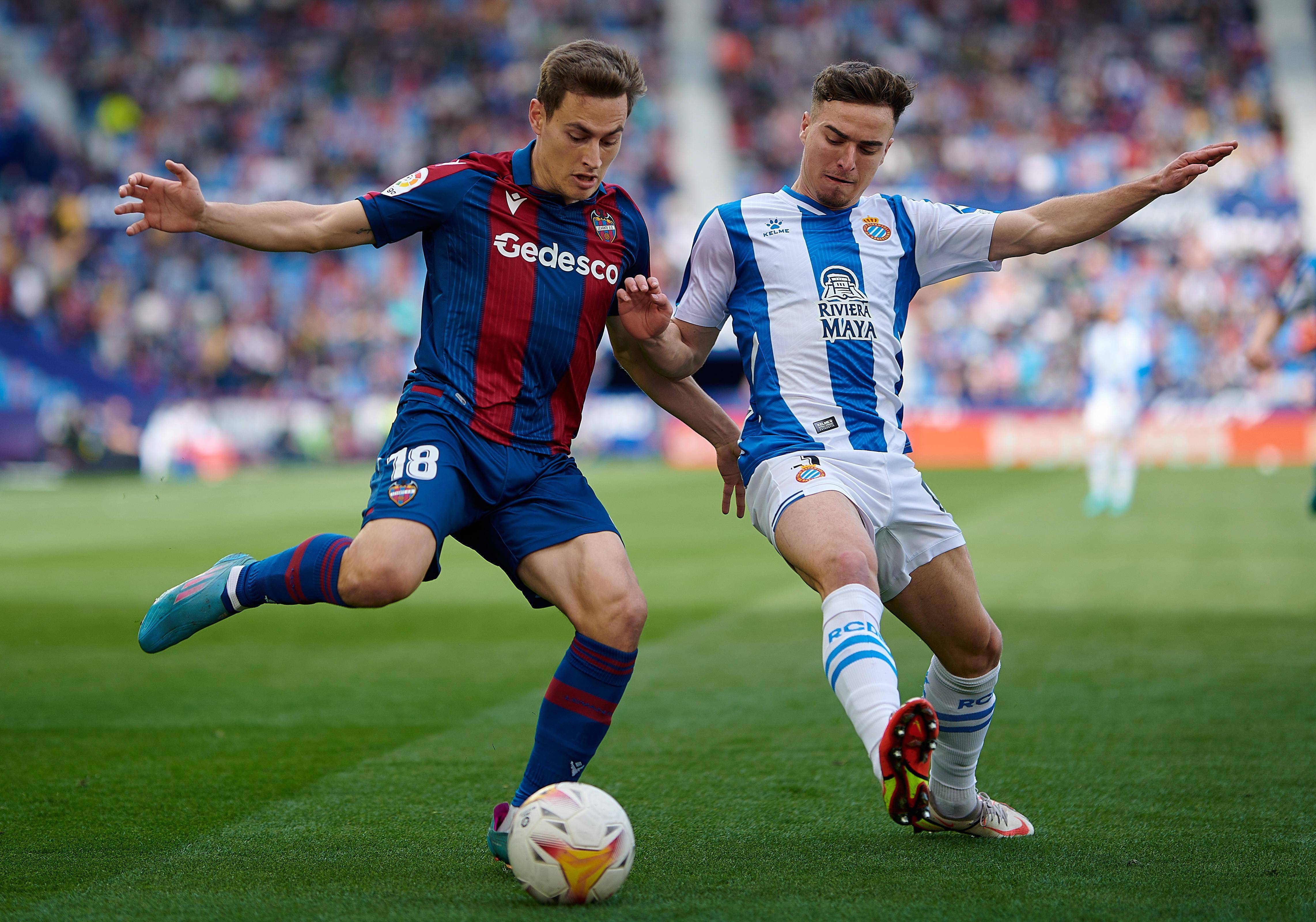 关于阿拉维斯主场击败埃瓦尔，实现保级目标的信息