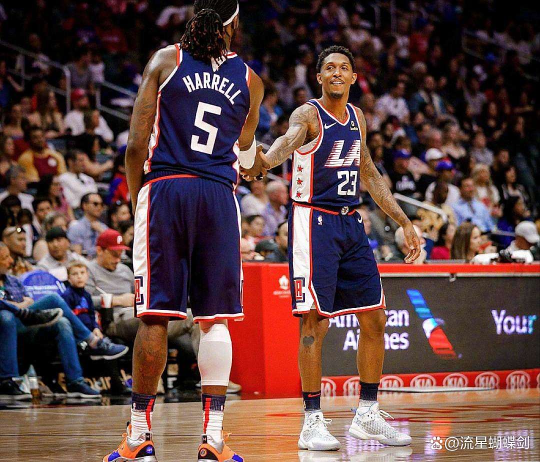 爱游戏在线登录-包含快船胜过马刺，继续向季后赛进发的词条