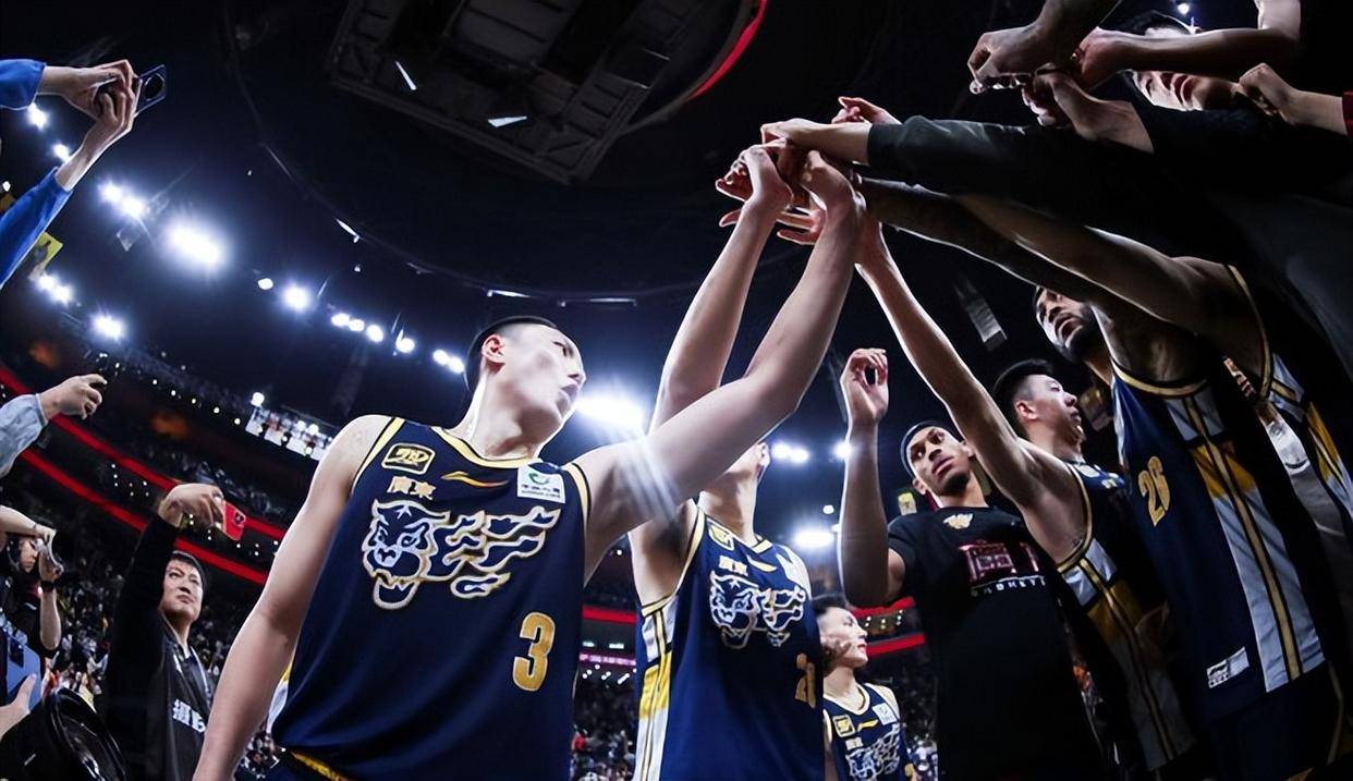 爱游戏体育官网-热血迎接联赛冠军战，球员士气高昂备战的简单介绍