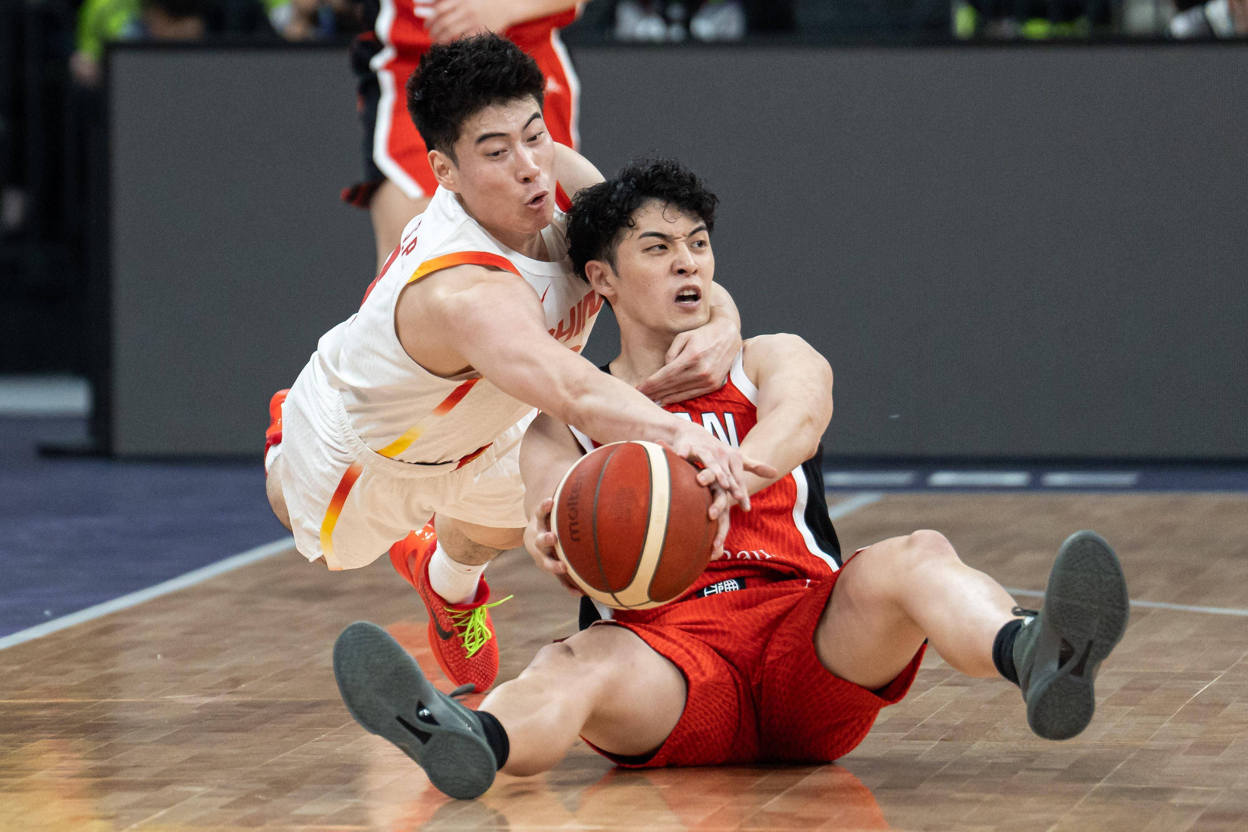 日本男篮小胜韩国，夺得关键胜利