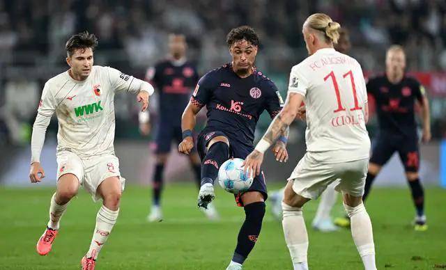 关于汉斯亨利带领门兴客场击败弗赖堡的信息