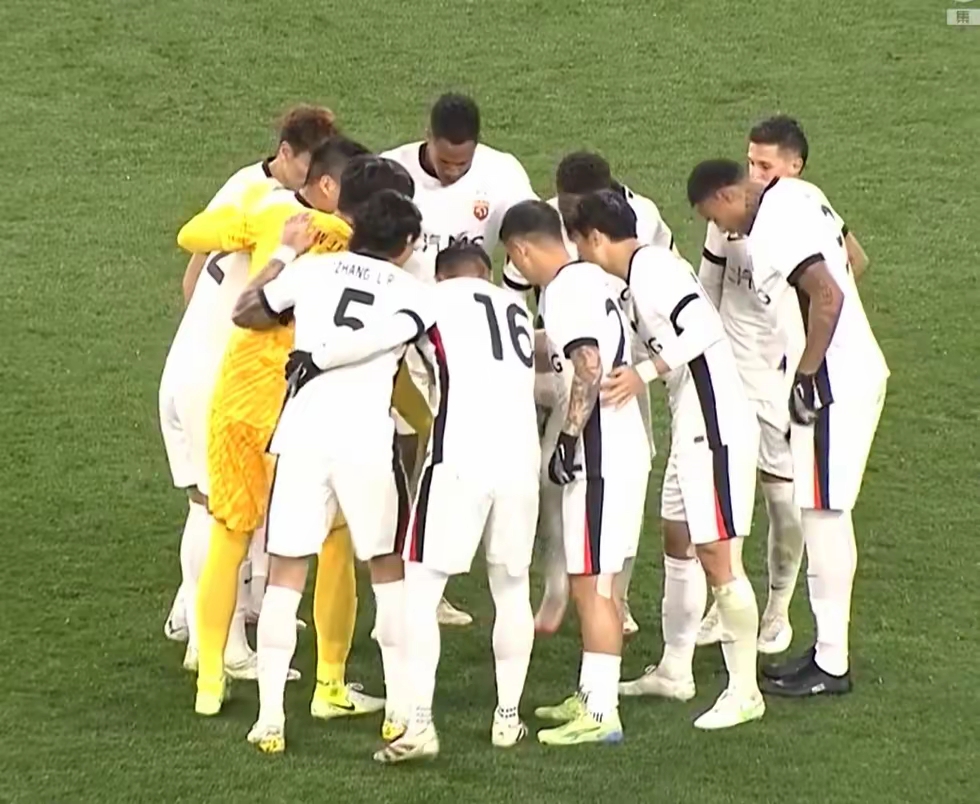 上海队主场爆冷惨败，球迷心情低落的简单介绍