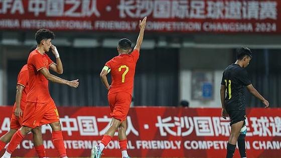 紧张的比赛中,一支球队以微弱优势取胜的简单介绍 紧张的比赛中,一支球队以微弱优势取胜的简单介绍